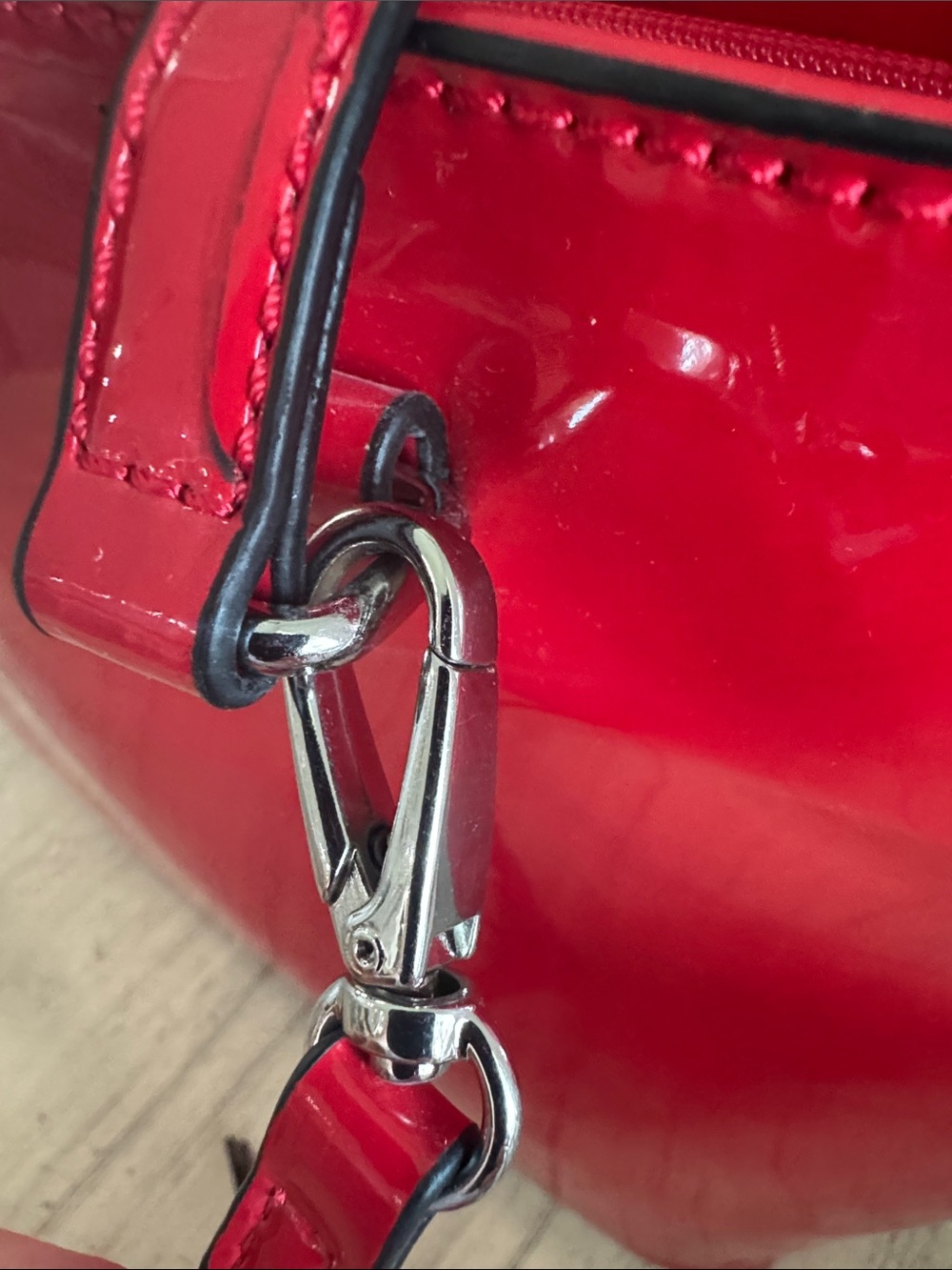 Vintage GUESS Retro Red Patent Tote Bag Pinup Holiday - Picture 12 of 16